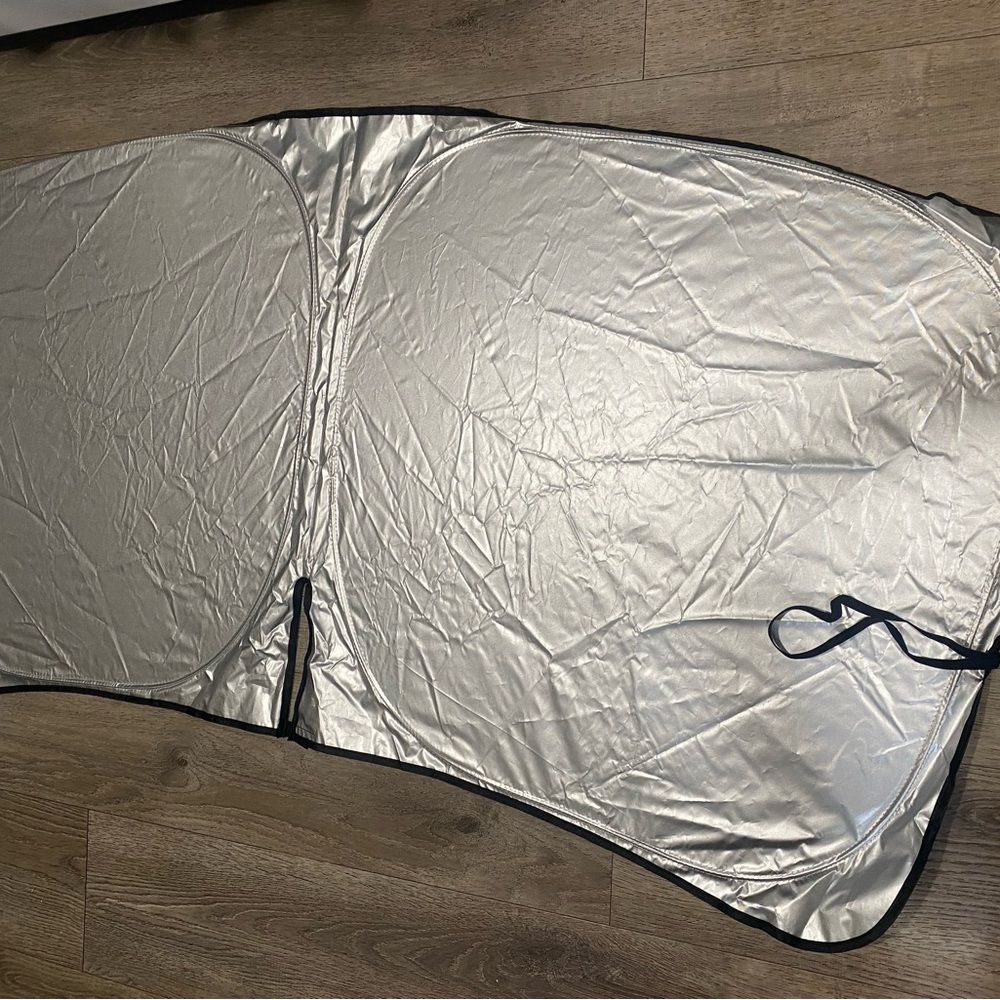 Windshield Sunshade - Picture 4 of 5